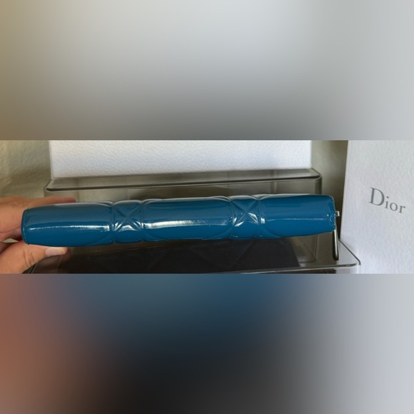 Dior Cannage Patent Leather Tutti Voyaguer Zip Around Wallet. EUC. Comes in Box. - Picture 9 of 10